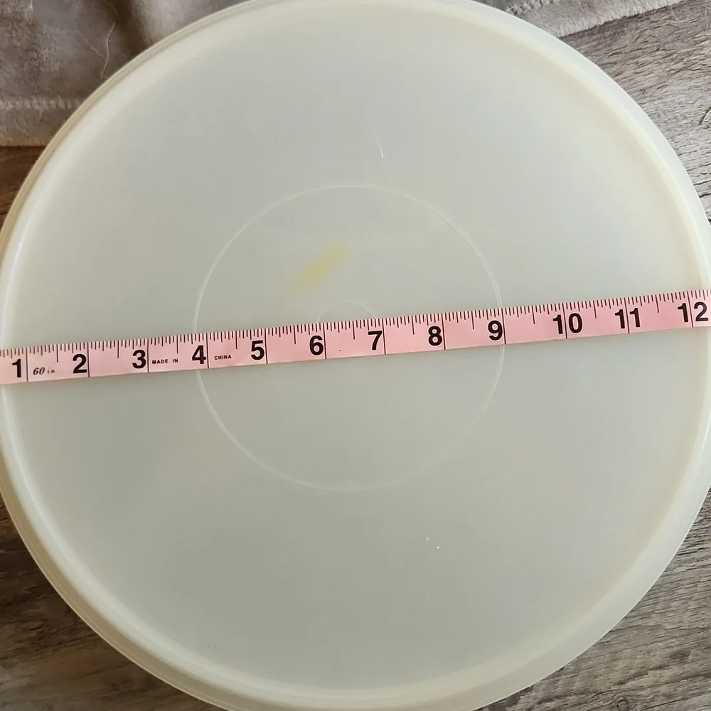 Round Tupperware Vintage 12
